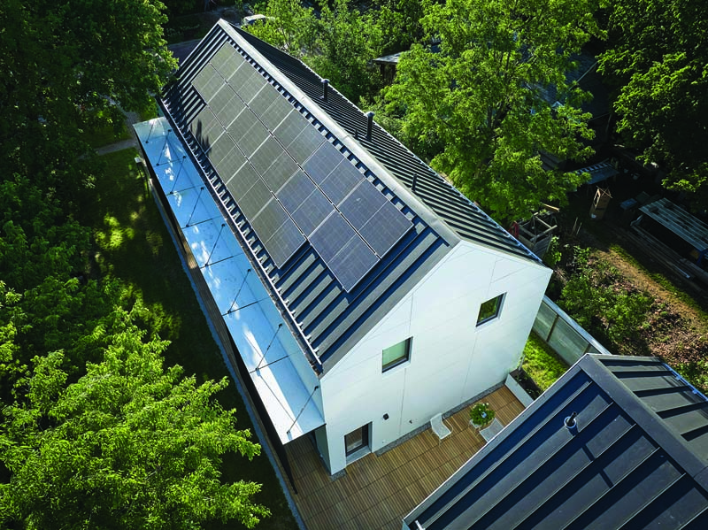 Student-Designed Net-Zero Home Integrates Standing Seam Roof and Rail-Less Solar System